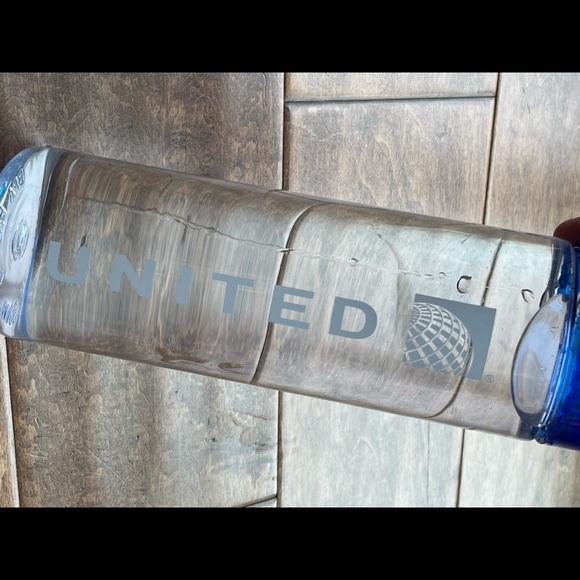 💝free w purchase💝NWOT United Airlines Water Bottle Tumbler - Picture 3 of 3